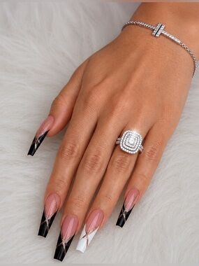 NWOT 8 ctw Princess Cut White Sapphire Wedding Ring (925 Sterling Silver)